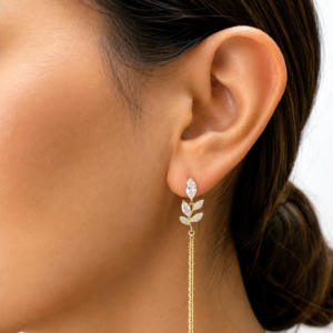 Alternative view of Aretes Largos con Hojas Doradas